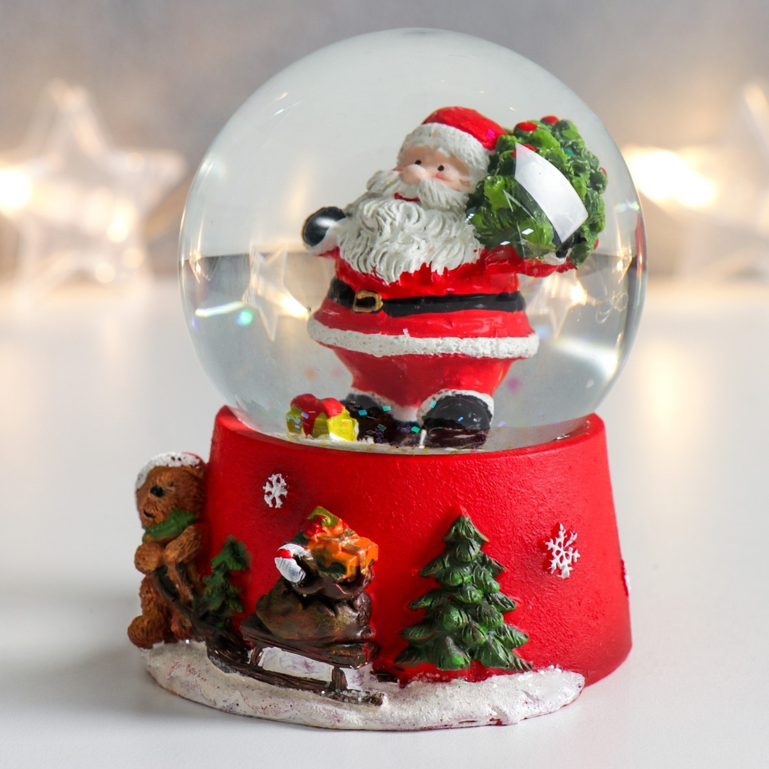 Сувенир полистоун водяной шар "Дед Мороз с ёлкой на плече" 6,5х6,5х8,5 см 7568044