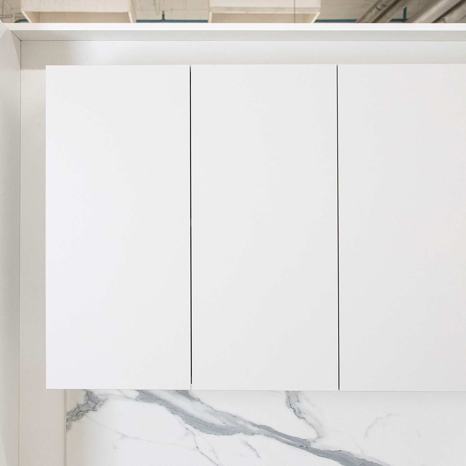 Шкаф навесной 600х676х290 мм BROZEX-WOOD Серый лед, с двумя дверцами, серый / графит