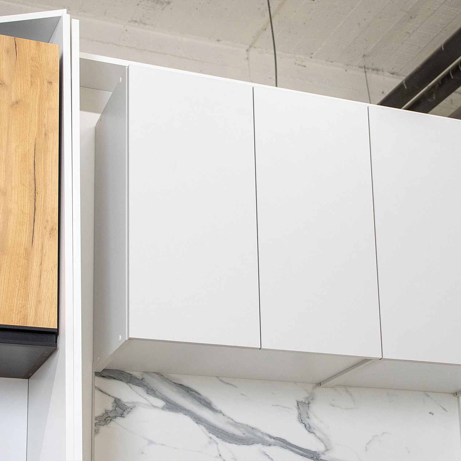 Шкаф навесной 600х676х290 мм BROZEX-WOOD Серый лед, с двумя дверцами, серый / графит