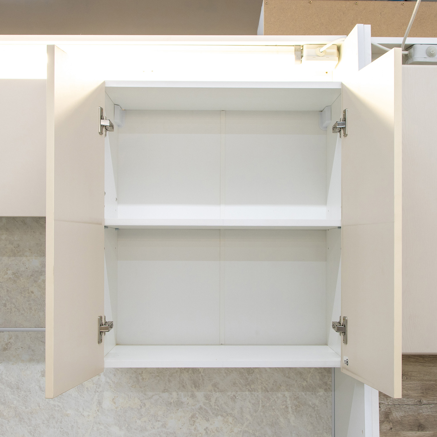 Шкаф навесной 600х676х290 мм BROZEX-WOOD Стиль, с двумя дверцами, белый / светло-бежевый