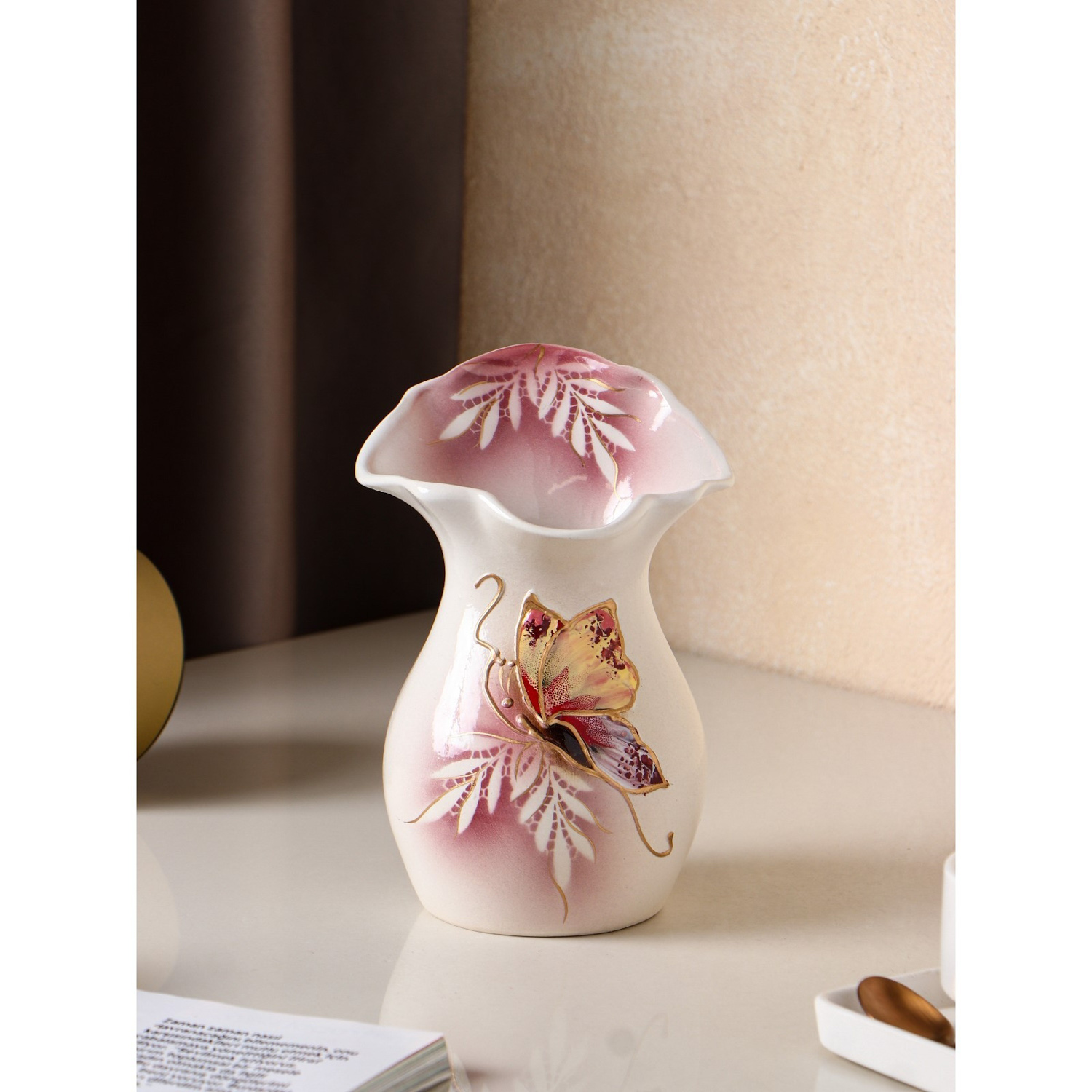 Ваза настольная "Бутон", бело-розовая, бабочка, 22 см 1204585