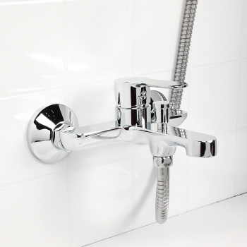 Смеситель для ванны Hans Fetter HF5704, короткий излив, однорычажный