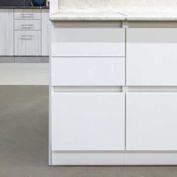 Шкаф напольный 400х850х600 мм BROZEX-WOOD Стиль, с тремя ящиками, белый