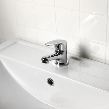 Смеситель для умывальника Milardo Simp SIMSB00M01, короткий излив, рычажный