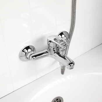 Смеситель для ванны Potato P30215, короткий излив, однорычажный