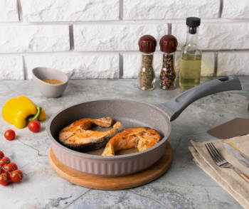 Сковорода алюмин. антипригарная "Kukmara" "Stella" Cappuccino d24см сск240а *1/6