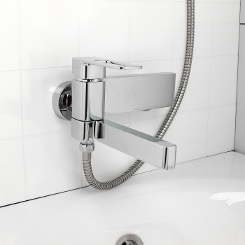 Смеситель для ванны IDDIS Slide, короткий излив, однорычажный