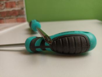 Отвертка TORX с отверст. эрго ручка, магн. наконеч ТТ30Н*125мм (арт.1040-23-TT30-125) STURM *12/120